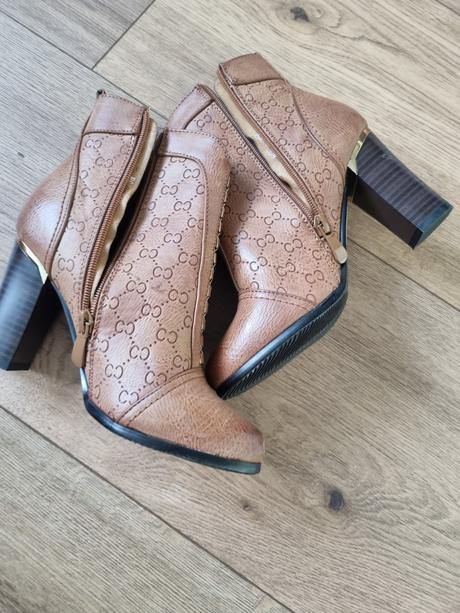 Bledohnedé kotníčky veľ. 36, 36