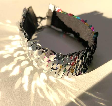 Naramok s obojstrannymi flitrami, 