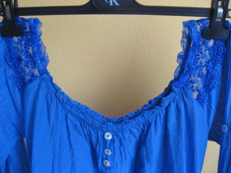 Hodvábna blúzka s čipkou a opaskom, m