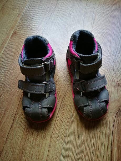 Kožené sandálky, slovobuv,22