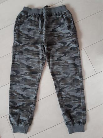 Maskáčové teplaky 152, 152