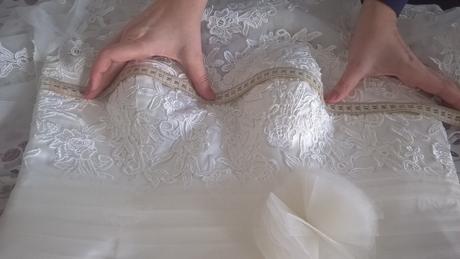 Svadobné šaty s čipkou v midi dĺžke, 42