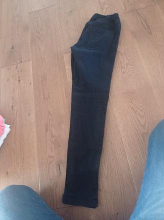 Tenké čierne nohavice, 158