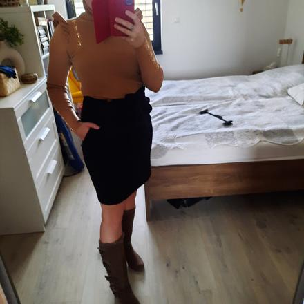 Čierna sukňa, 40