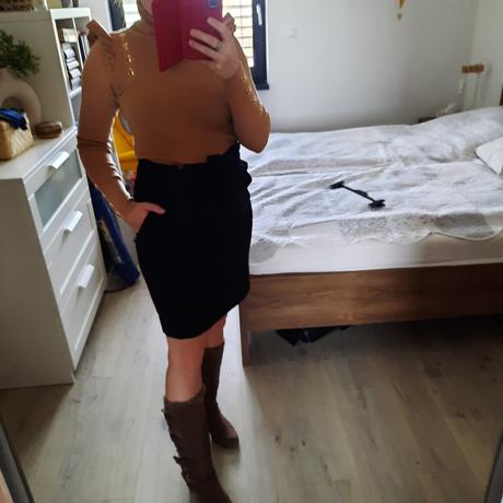 Čierna sukňa, 40