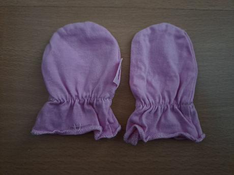 Novorodencke rukavičky, 56
