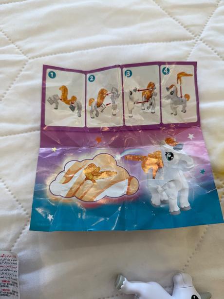 Kinder maxi jednorožec + 2 klasické hračky,