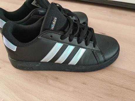 Adidas yenisky nove s menivymi pasikmi, adidas,37