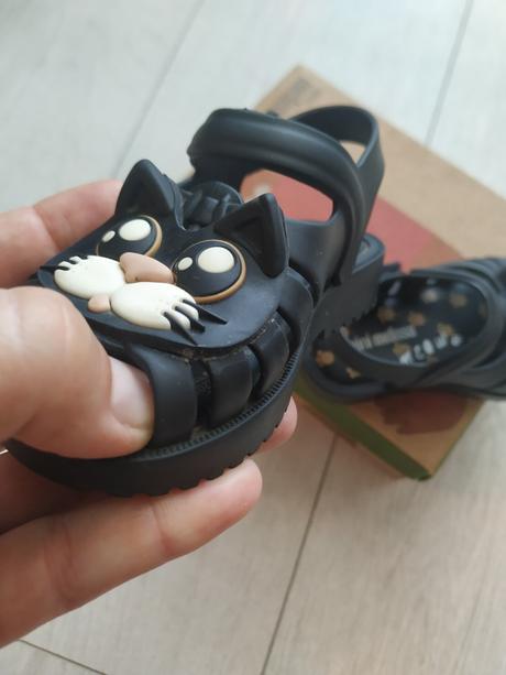 Sandalky, melissa,21