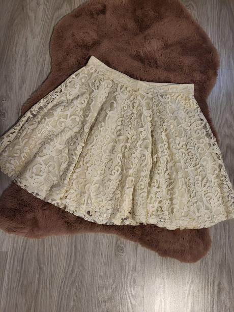 S krásna čipkovanéa sukna, h&m,s