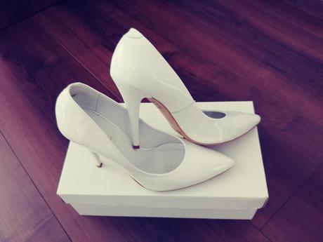 Biele lodičky lakované, 39