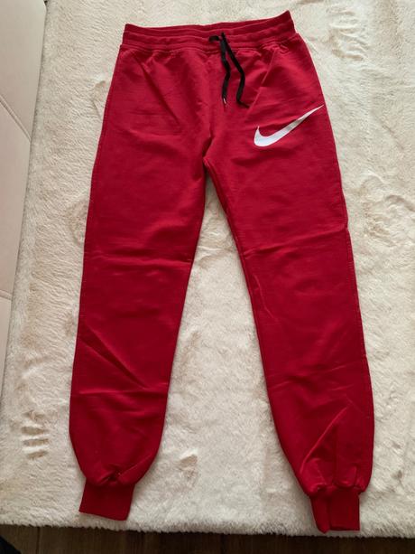 Cervena nike suprava, nike,s