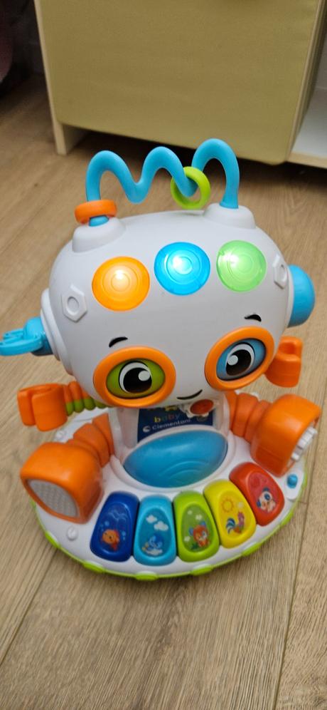 Interaktívny robot clementoni,