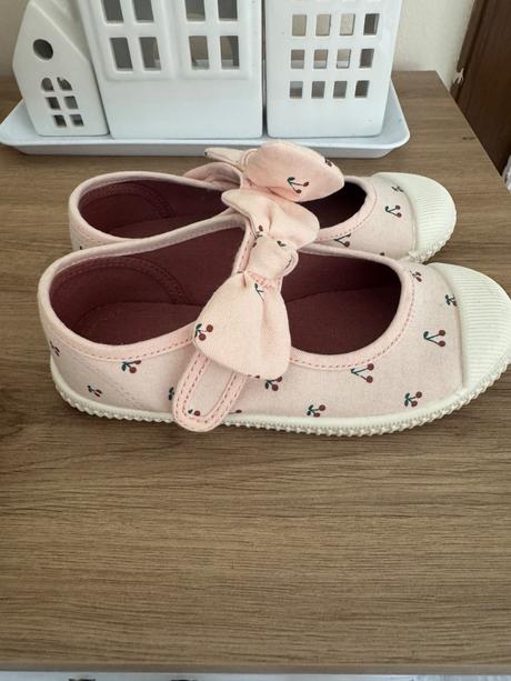 Raz obuté sandálky, next,29