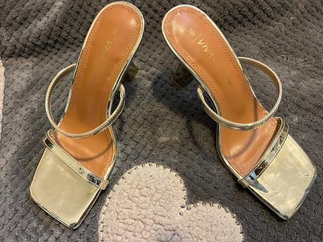 Zlaté sandálky, 38