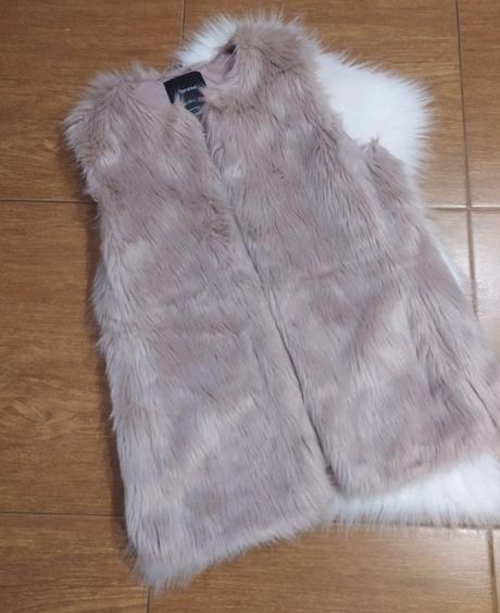 Kožušinova vesta, s