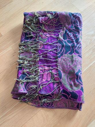 Fialovo zelený šál so strapcami, 