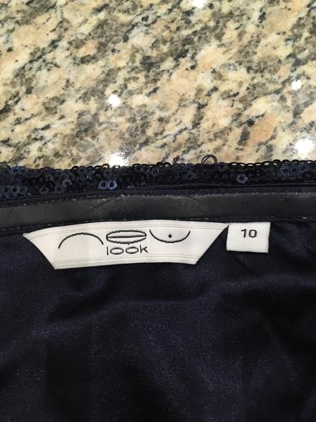 Krátke elegantné šaty s trblietkami, 38