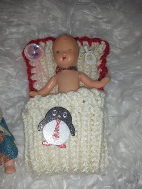 Igra, plaváček, staré bábiky, 