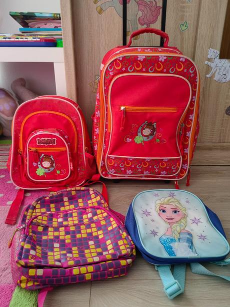 Detský kufor plus ruksaky,