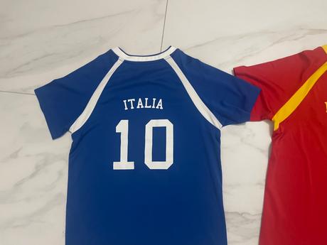 Cerveny a modry dres, h&m,134