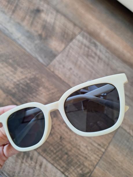 Slnecne okuliare, gate