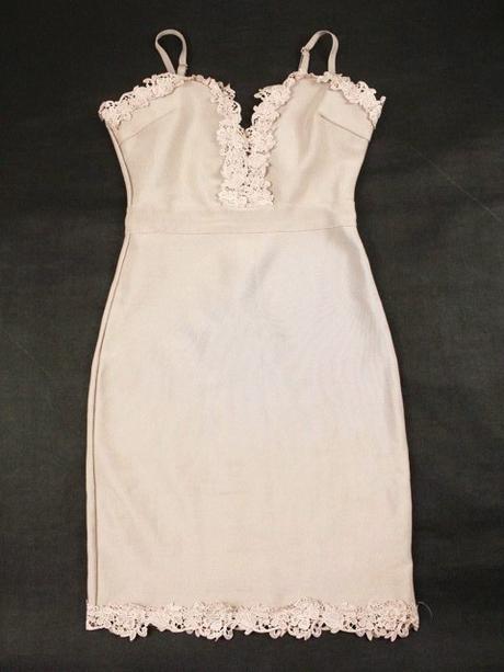 -sťahovacie šaty s čipkou lipsy veľ. 34, lipsy london,32