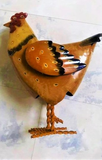 Plechová dekoratívna sliepka, 