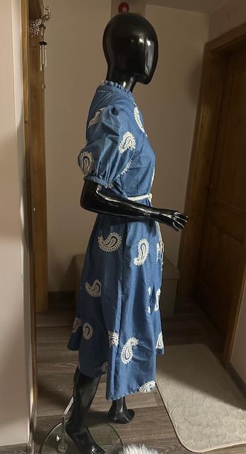 Letné šaty so vzorom a opaskom, l / m