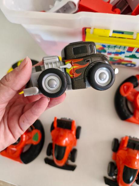 Autá na ovládanie + dráha, 