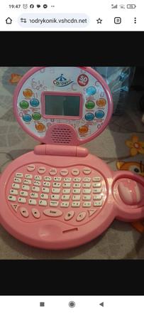 Počítač notebook pre dievca,