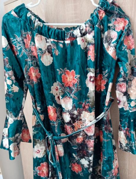 Krásne zamatové šaty, 