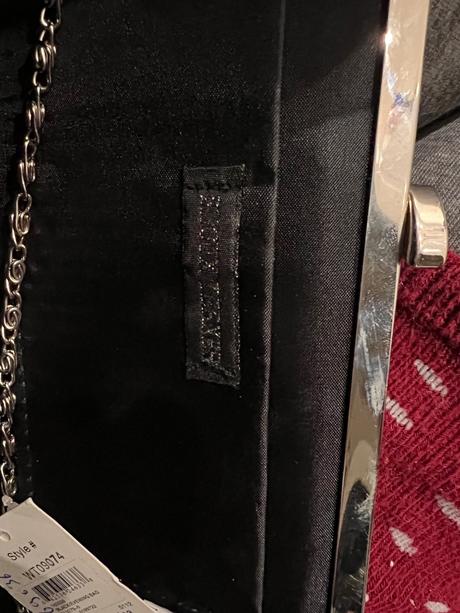 Saténový clutch s odnímateľnou retiazkou,