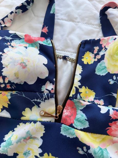 Letné kvetinové mini šaty, m