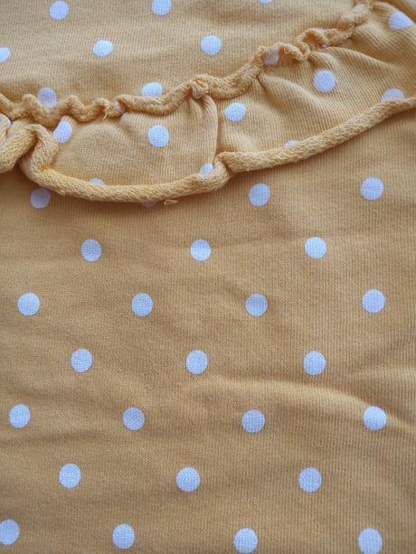 Žltá bodkovaná mikina s volánom, h&m,98