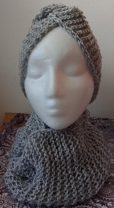 Čelenky a nákrčníky,