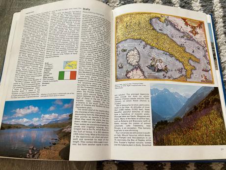 The golden picture atlas (1983),