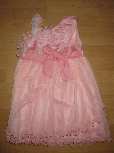 Dievčenské šaty, 122