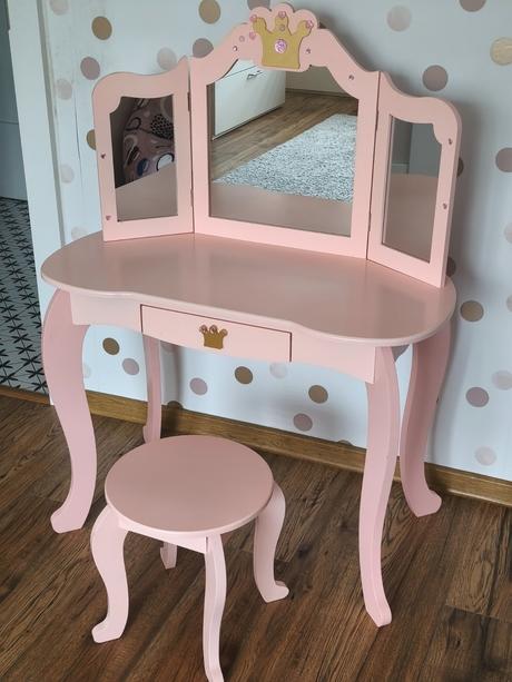 Kozmetický stolík pre dievčatko, 