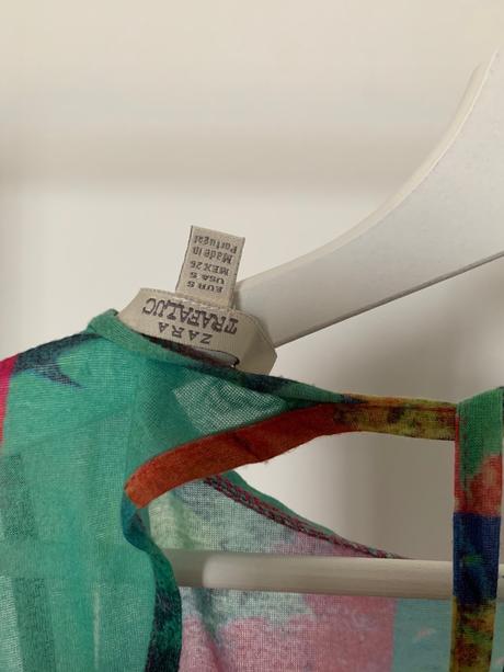 Top s holym chrbatom, zara,s