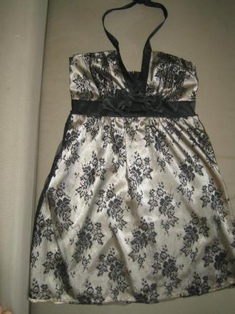 Zlaté šaty s čiernou čipkou, m