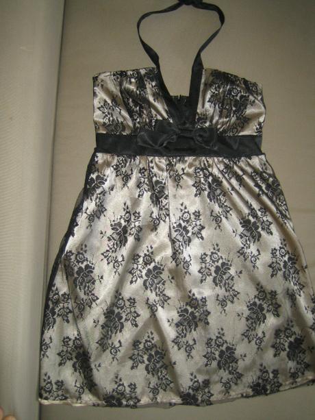 Zlaté šaty s čiernou čipkou, m