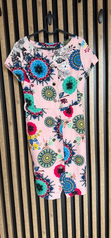 Šaty s výrazným vzorom, xs