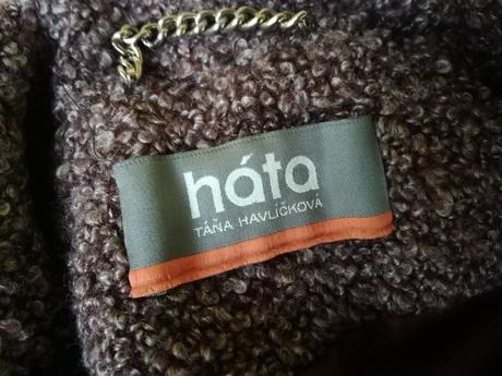 Vlnený kabát z dielne módnej návrhárky, 42