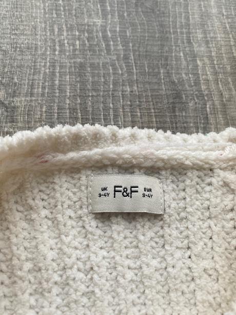 Biely trendy sveter, f&f,104