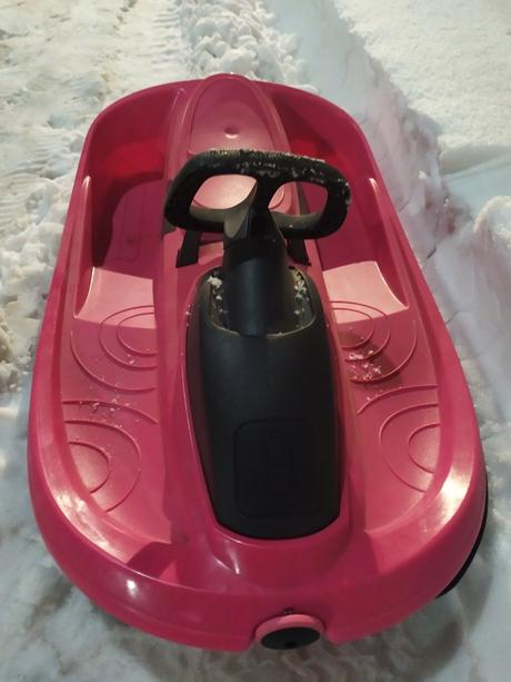 Plastové sanky s volantom, 