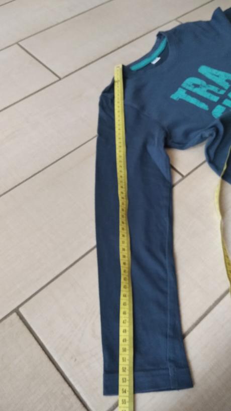 Tmavomodré tričko, 122