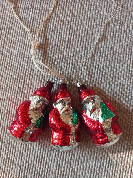 3ks starí vianoční mikulášikovia sklo 7x3,5 cm,