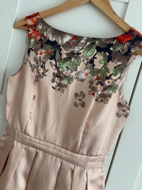 Spoločenské šaty, 36