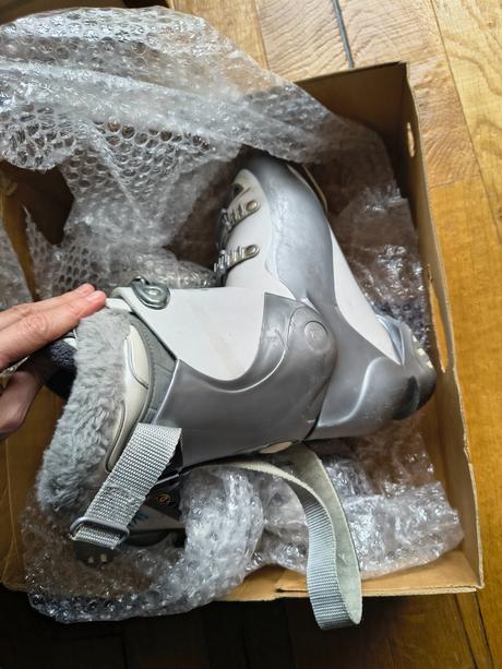 Lyžiarky, atomic,38